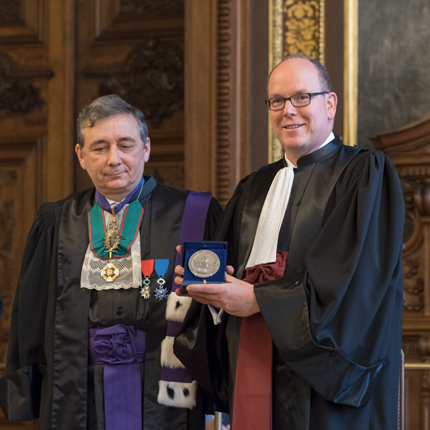 S.A.S. le Prince reçoit le titre de Docteur Honoris Causa