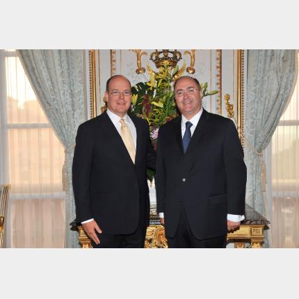 Remise des lettres de créance de S.E. M. Paul KAVANAGH, Ambassadeur Extraordinaire et...
